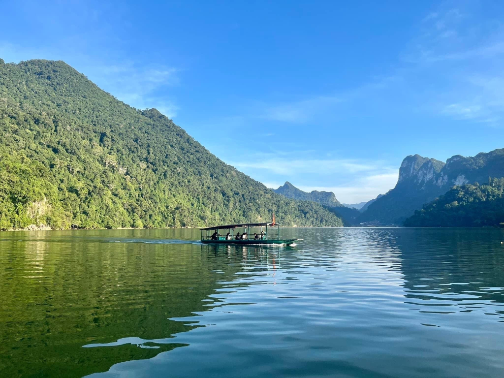 Hồ Ba Bể - viên ngọc trên đỉnh núi - Báo Cao Bằng điện tử