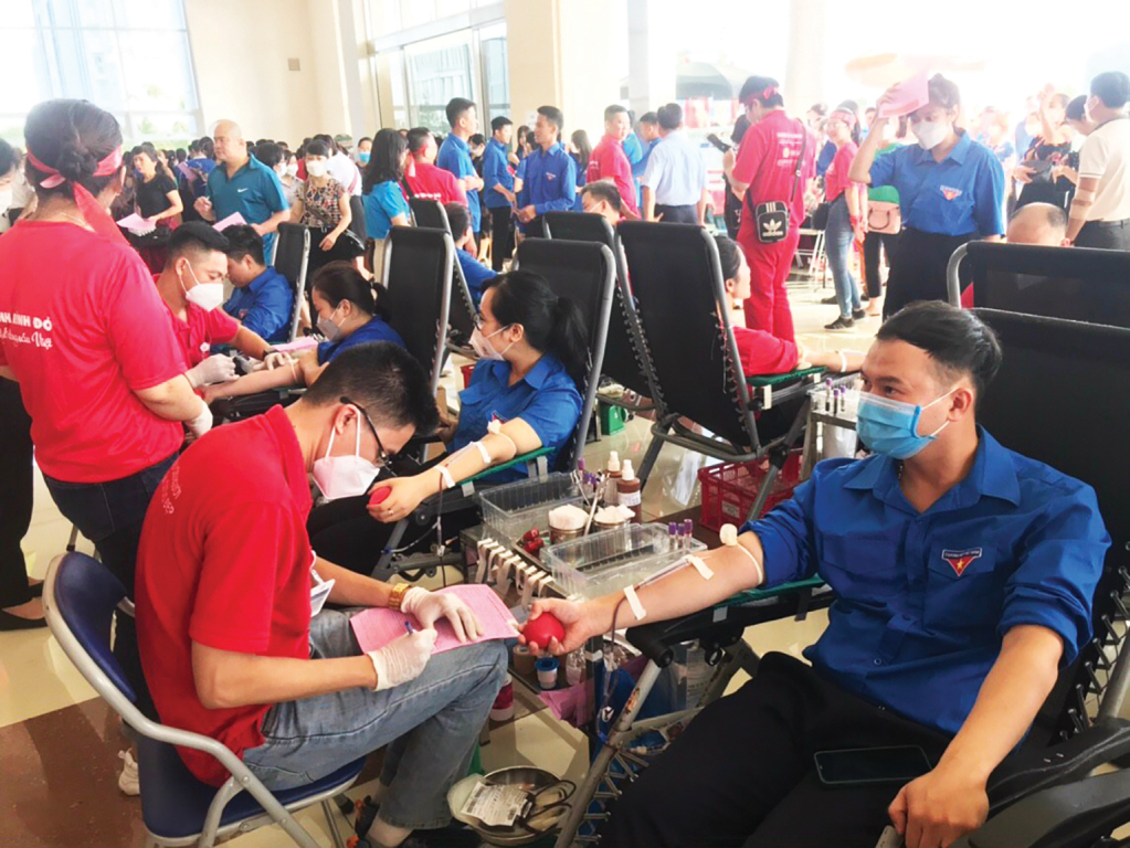 Phong trào hiến máu tình nguyện lan tỏa rộng khắp, thu hút đông đảo nhân dân và các lực lượng trong xã hội tham gia.