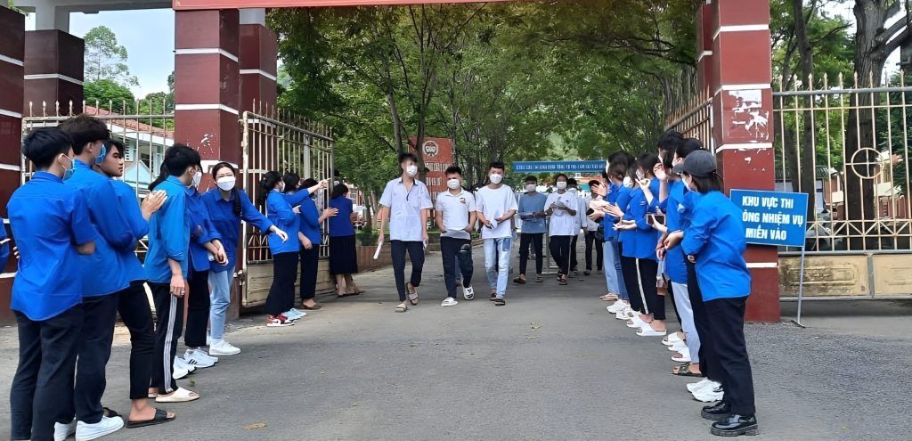 Thành lập 89 đội thanh niên tình nguyện "Tiếp sức mùa thi" - Báo Cao Bằng  điện tử