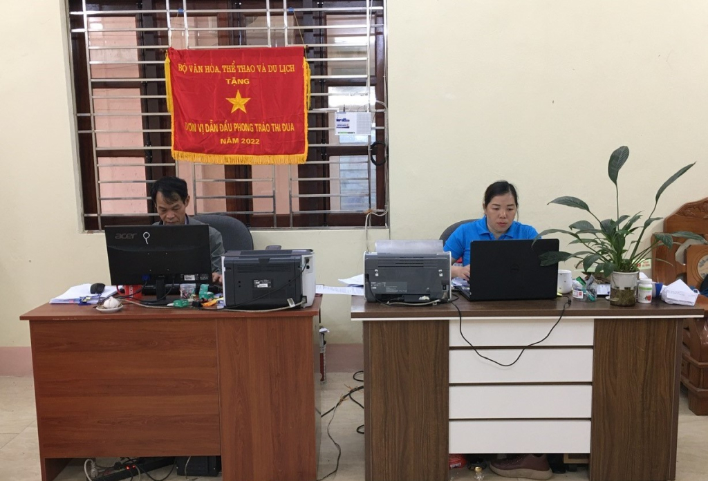  Cán bộ Phòng Văn hóa - Thông tin huyện Hà Quảng đẩy mạnh ứng dụng công nghệ thông tin, chuyển đổi số trong thực hiện nhệm vụ.