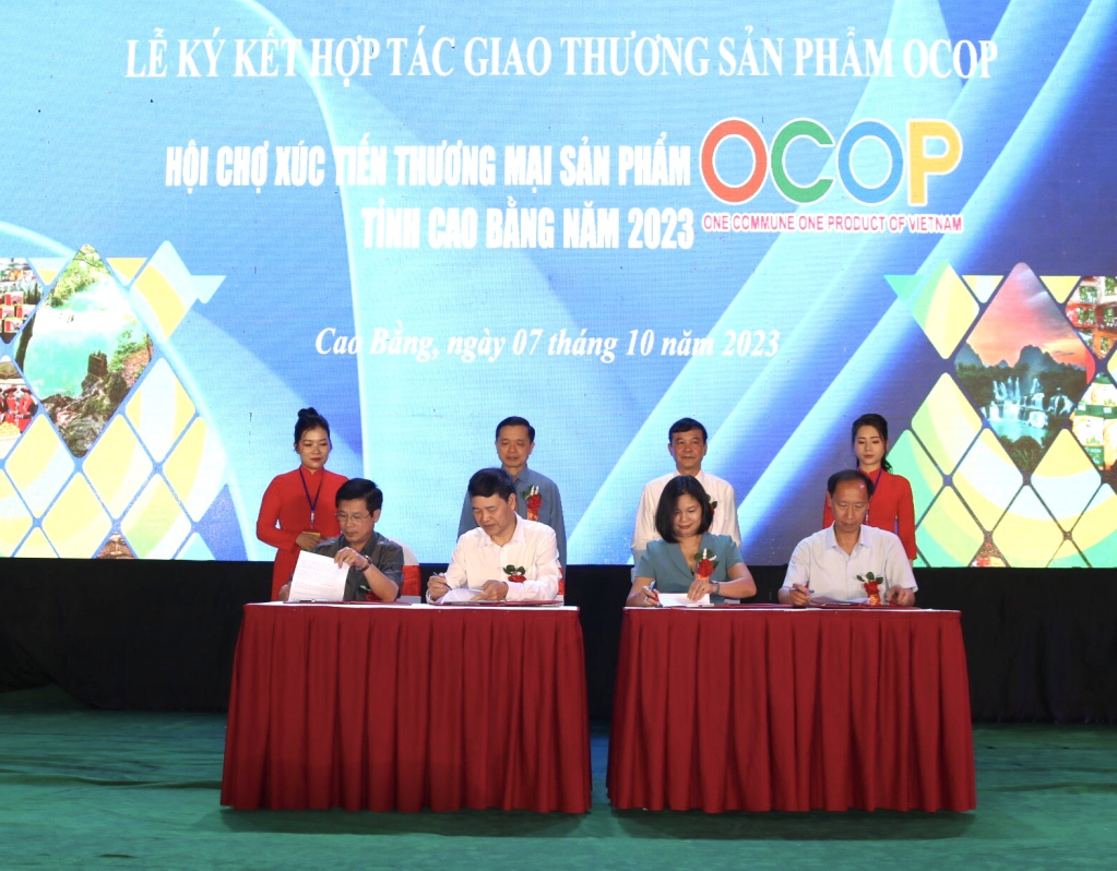 Lễ ký kết hợp tác giao thương sản phẩm OCOP giữa 2 tỉnh Cao Bằng - Lạng Sơn