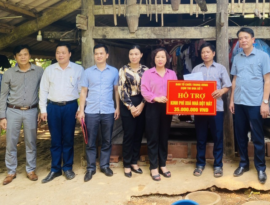 Hộ nghèo xã Quang Trung (Hòa An) được hỗ trợ kinh phí xây nhà ở.