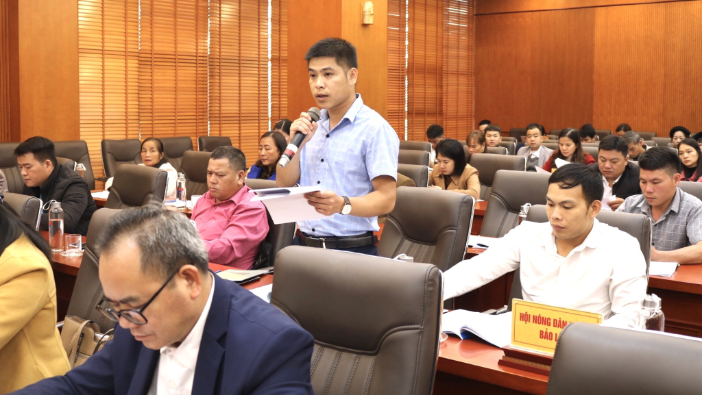 Chủ tịch UBND tỉnh Hoàng Xuân Ánh đối thoại với nông dân