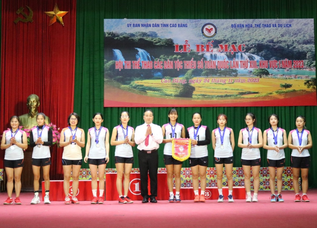 Đội bóng chuyền da nội dung nữ của tỉnh Cao Bằng giành huy chương bạc ở hội thi.