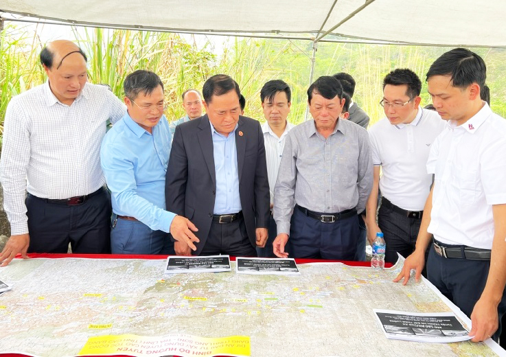  Đoàn khảo sát thực địa tuyến cao tốc Đồng Đăng (Lạng Sơn) - Trà Lĩnh (Cao Bằng) đoạn qua địa phận huyện Tràng Định.