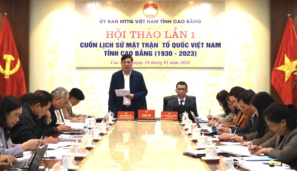  Chủ tịch Mặt trận tổ quốc Việt Nam tỉnh Hà Ngọc Giáp phát biểu tại hội thảo. 