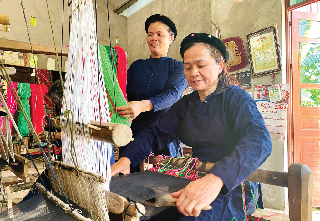 Nghề dệt thổ cẩm xóm Luống Nọi, xã Ngọc Đào (Hà Quảng) không chỉ mang lại hiệu quả kinh tế mà còn gìn giữ bản sắc văn hóa của dân tộc Tày.