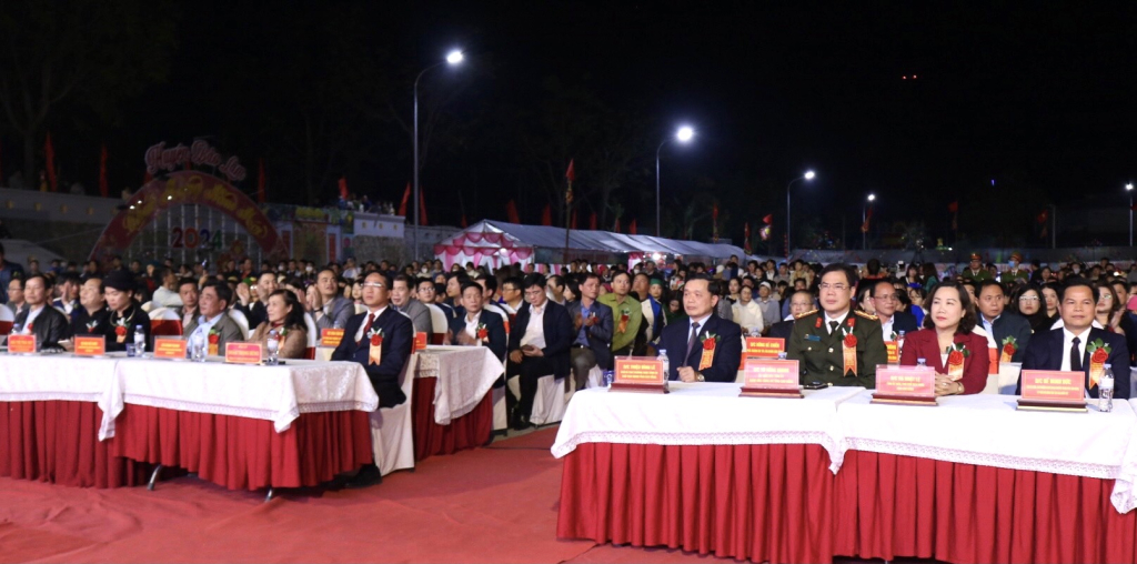 Các đại biểu dự khai mạc Ngày hội văn hóa các dân tộc và Lễ hội chọi bò huyện Bảo Lâm năm 2024.