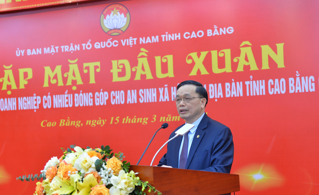 Đồng chí Triệu Đình Lê, Phó Bí thư Thường trực Tỉnh ủy, Chủ tịch HĐND tỉnh phát biểu tại buổi gặp mặt đầu xuân.