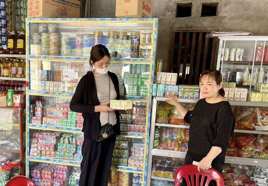 Hàng Việt Nam chiếm số lượng lớn trong các cửa hàng tạp hóa tại huyện Hạ Lang.
