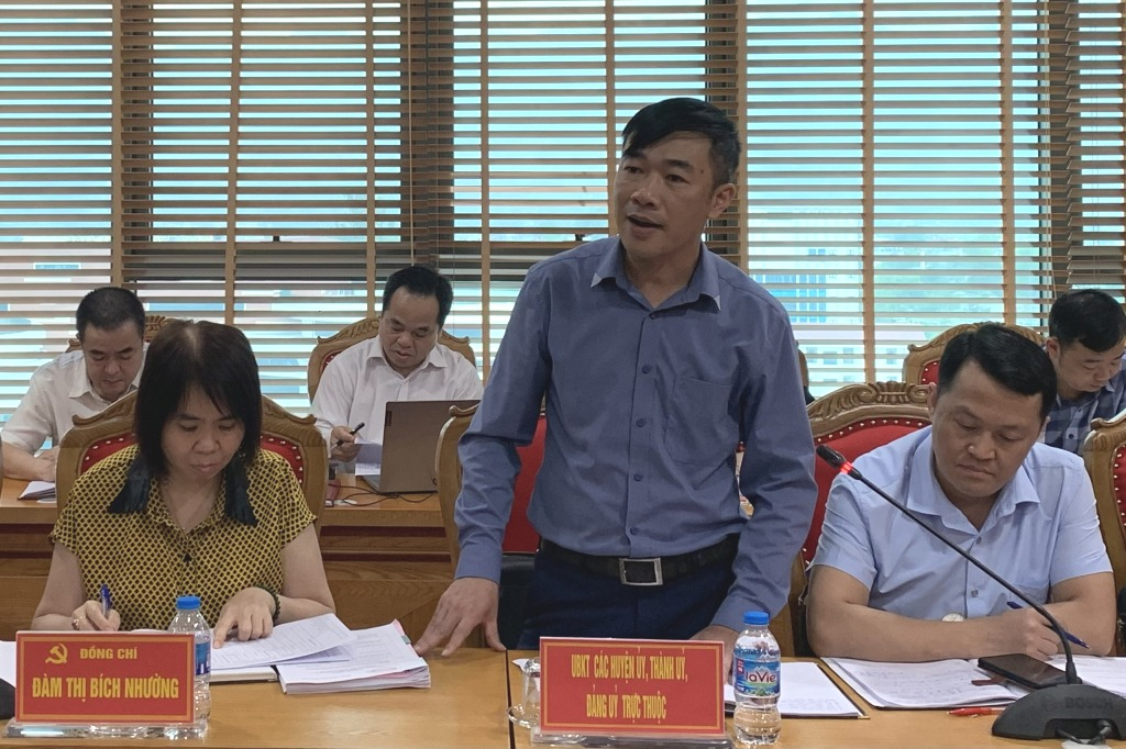 Uỷ ban Kiểm tra Huyện uỷ Thạch An phát biểu ý kiến tại hội nghị. 