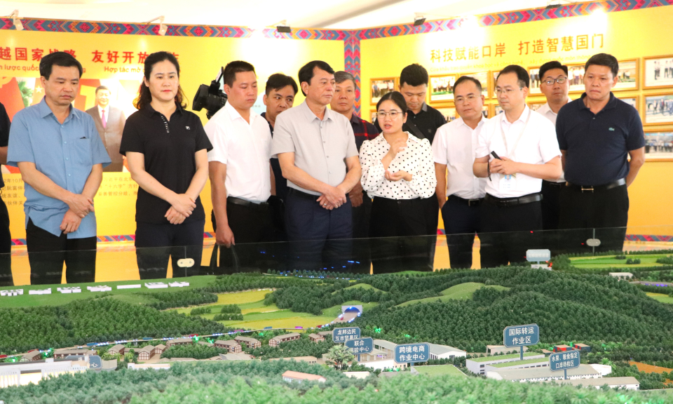 Đoàn công tác của tỉnh khảo sát tại Khu kinh tế Cửa khẩu Long Bang (Trung Quốc)