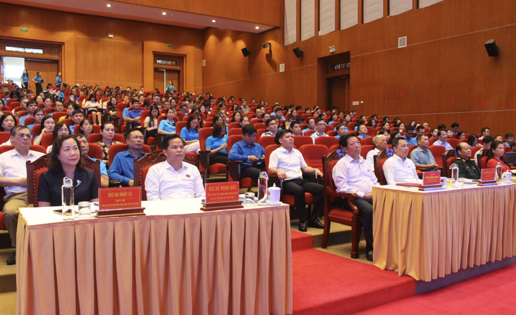Hội nghị tiếp xúc cử tri chuyên đề giữa đại biểu Quốc hội với công nhân, viên chức, người lao động tỉnh.