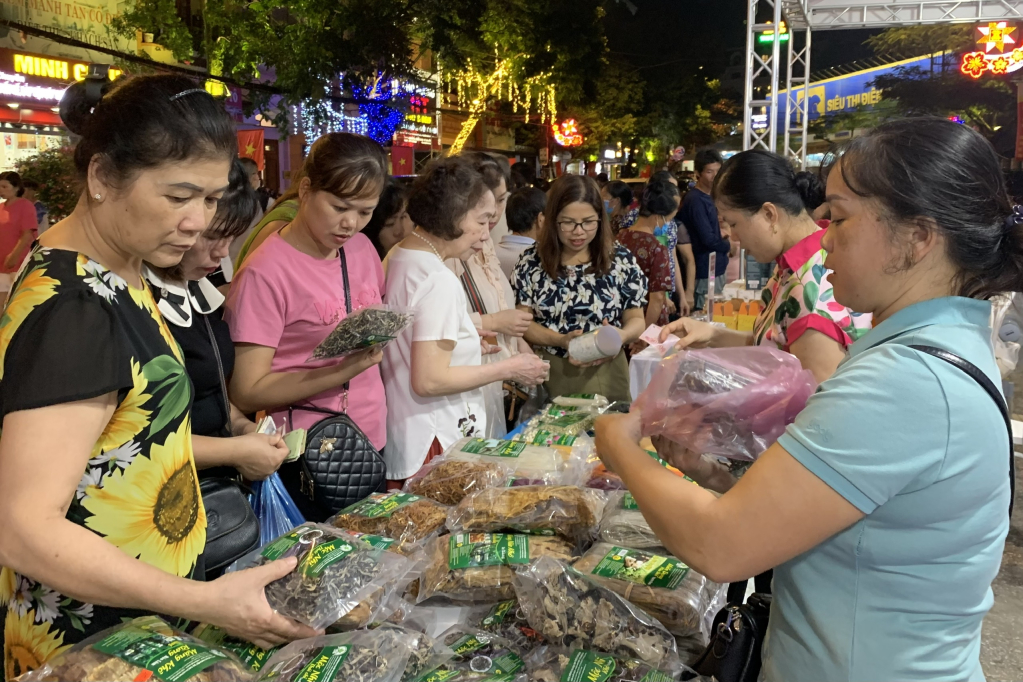 Đẩy mạnh thực hiện Cuộc vận động “Người Việt Nam ưu tiên dùng hàng Việt Nam”