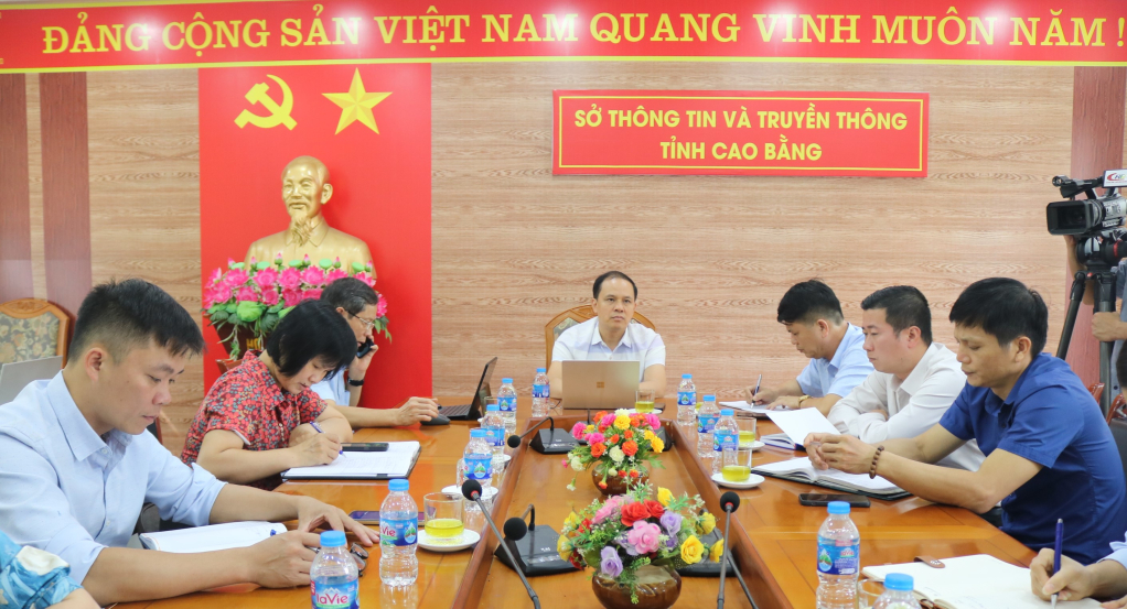 Các đại biểu dự hội nghị tại điểm cầu Sở Thông tin và Truyền thông Cao Bằng.