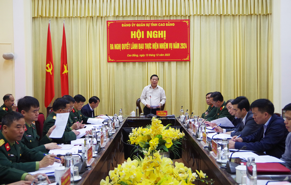  Đồng chí Trần Hồng Minh, nguyên Bí thư Tỉnh ủy Cao Bằng phát biểu tại hội nghị ra nghị quyết lãnh đạo thực hiện nhiệm vụ Đảng ủy Quân sự tỉnh năm 2024. 