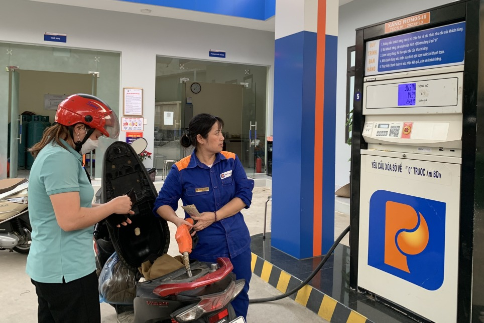 Nghị quyết quy định về mức thuế bảo vệ môi trường đối với xăng, dầu, mỡ nhờn, có hiệu lực thi hành từ ngày 1/1/2025.