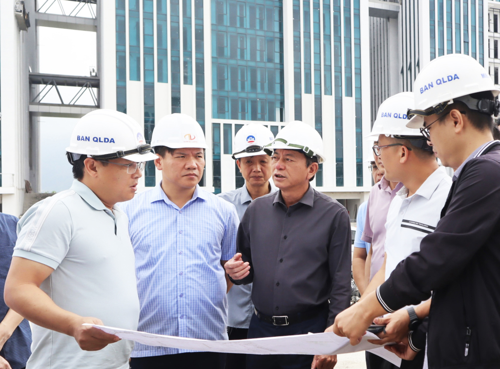 Chủ tịch UBND tỉnh Hoàng Xuân Ánh kiểm tra tiến độ thực hiện dự án trụ sở làm việc HĐND - UBND - Đoàn đại biểu Quốc hội tỉnh.