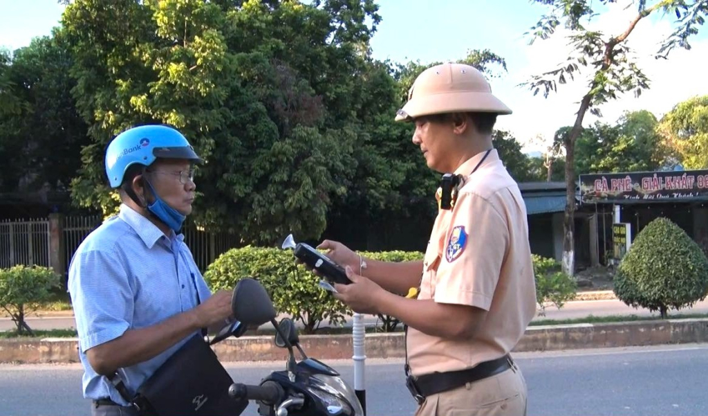 Lực lượng Công an tăng cường tuần tra, kiểm soát, xử lý các vi phạm về nồng độ cồn đối với người điều khiển phương tiện tham gia giao thông.