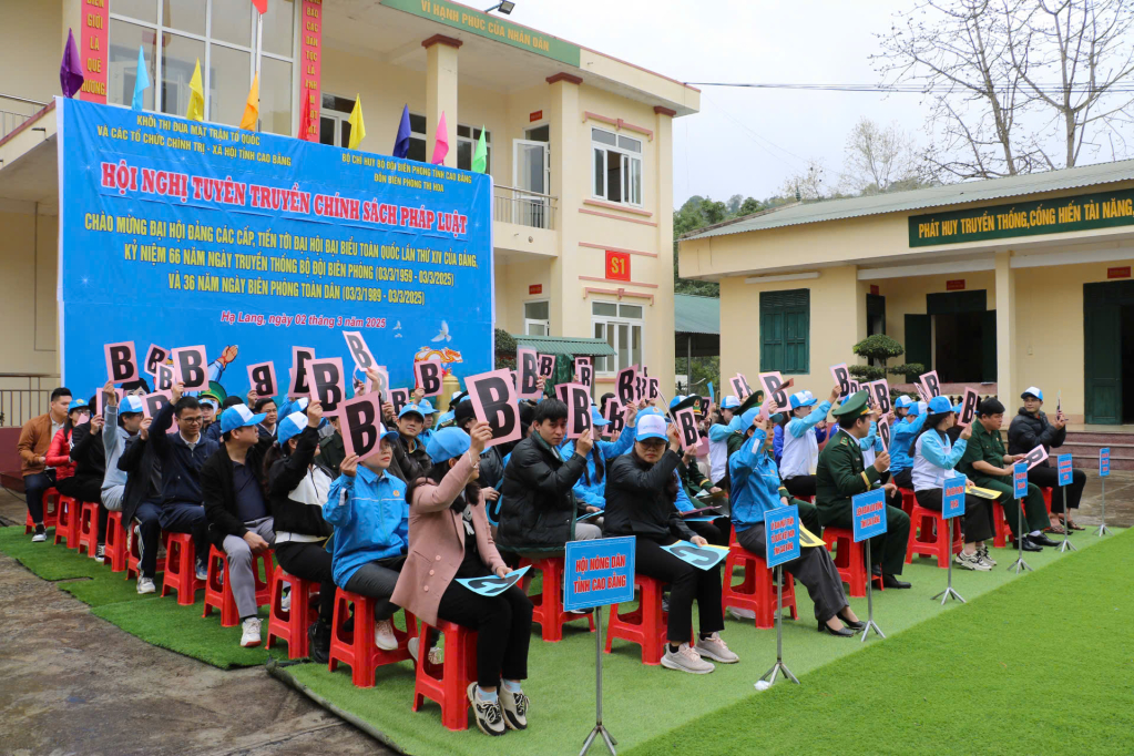 Các thí sinh tham gia cuộc thi "Rung chuông vàng".