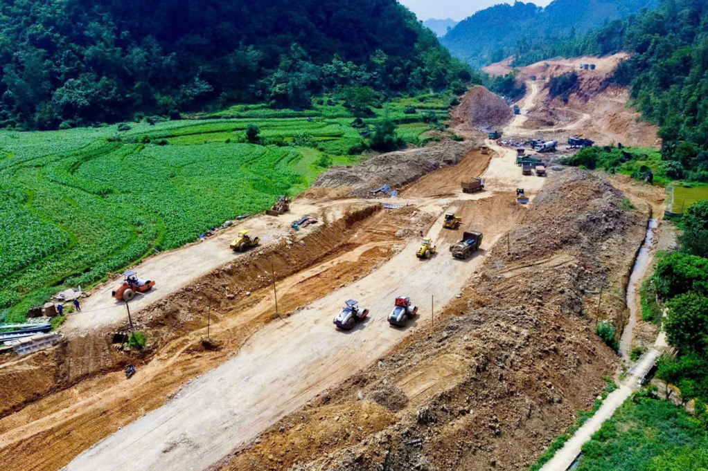 Đẩy mạnh tiến độ thi công tuyến cao tốc Đồng Đăng - Trà Lĩnh giai đoạn 1,  phấn đấu thông tuyến trong năm 2025.
