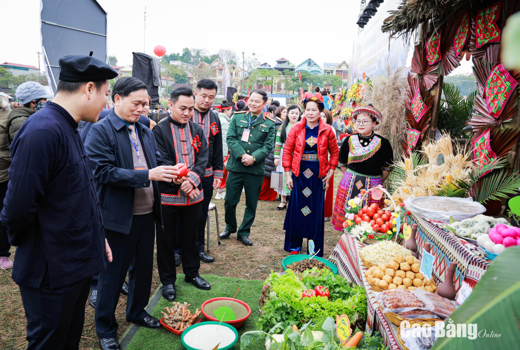 Ngày hội là dịp các xã, thị trấn trên địa bàn huyện Hòa An giới thiệu, quảng bá những sản vật, đặc sản của địa phương.