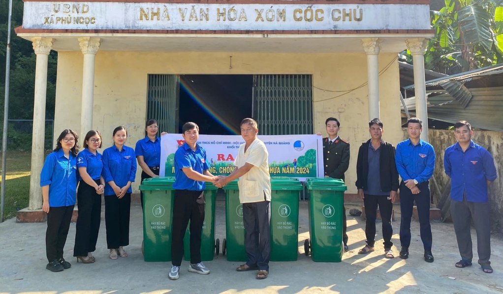 Ra mắt mô hình phòng, chống rác thải nhựa năm 2024.