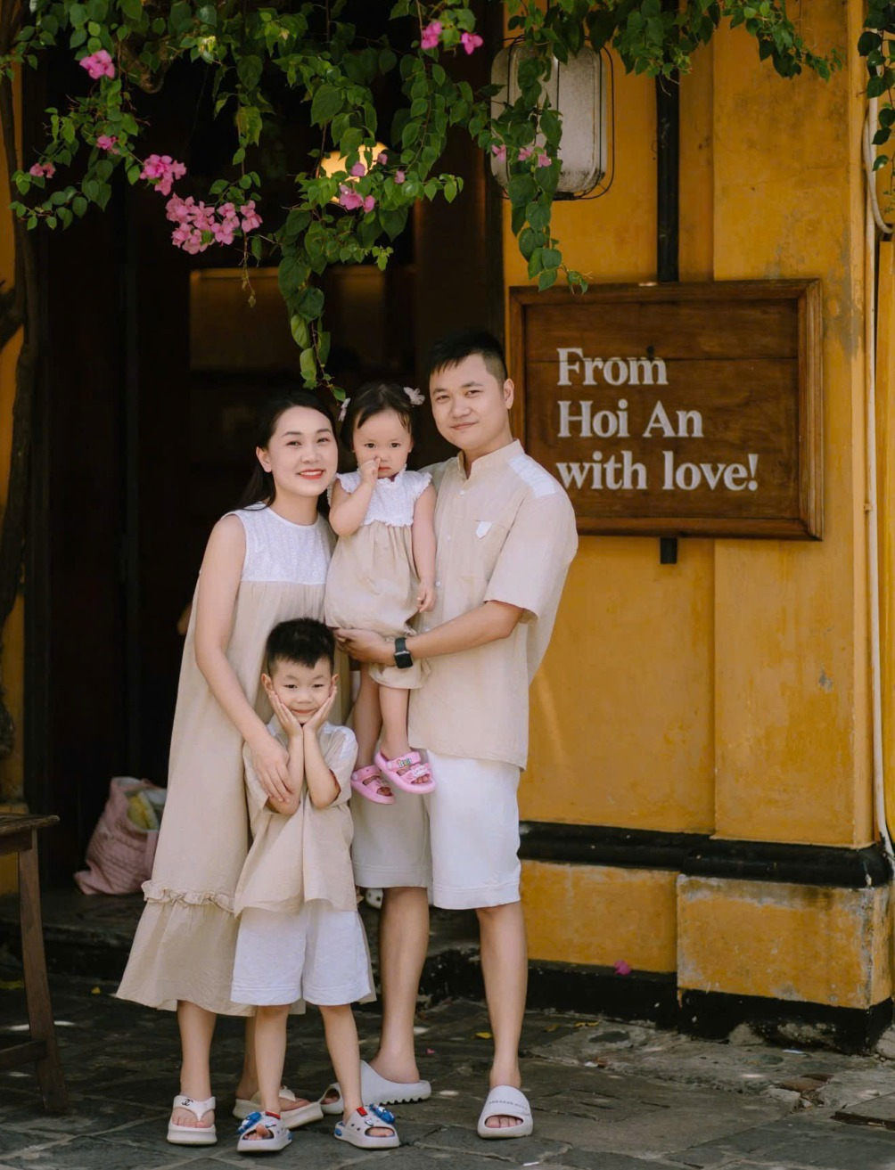 Gia đình chính là nơi ngự trị của bình yên, nơi mà các thành viên được gắn kết bằng tình yêu thương.