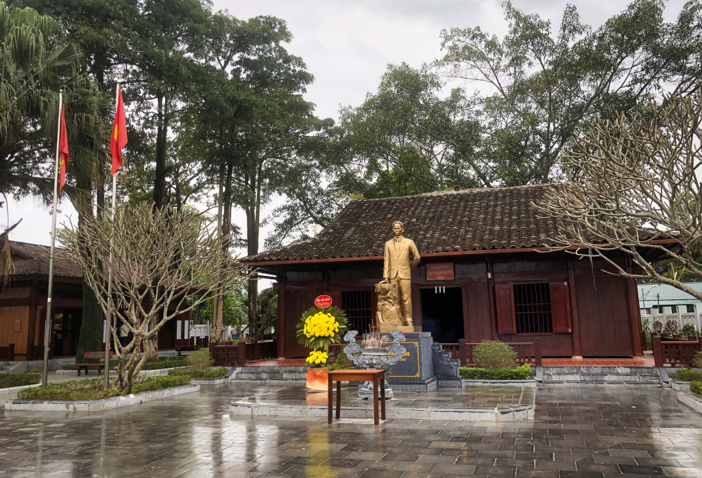 Khu lưu niệm đồng chí Hoàng Đình Giong tại phường Đề Thám (Thành phố).