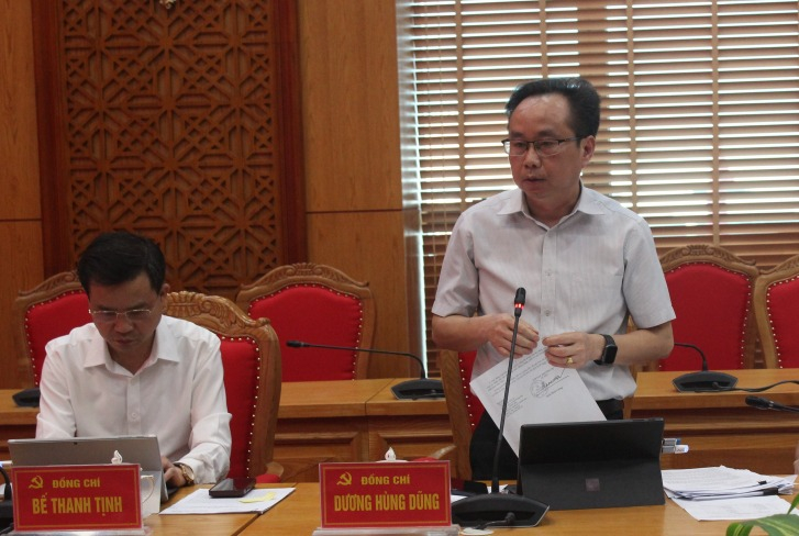 Chủ tịch Hội Nông dân tỉnh Dương Hùng Dũng phát biểu tại hội nghị.