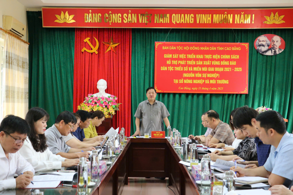 Trưởng Ban Dân tộc HĐND tỉnh Bàn Quý Sơn kết luận tại buổi giám sát.