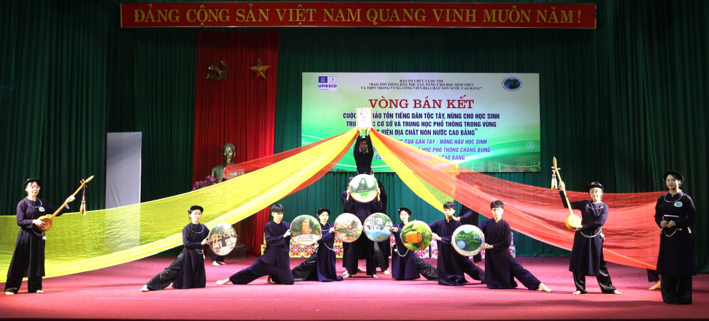 Trường Trung học phổ thông Cao Bình (Thành phố) thể hiện xuất sắc phần thi năng khiếu tại vòng bán kết.