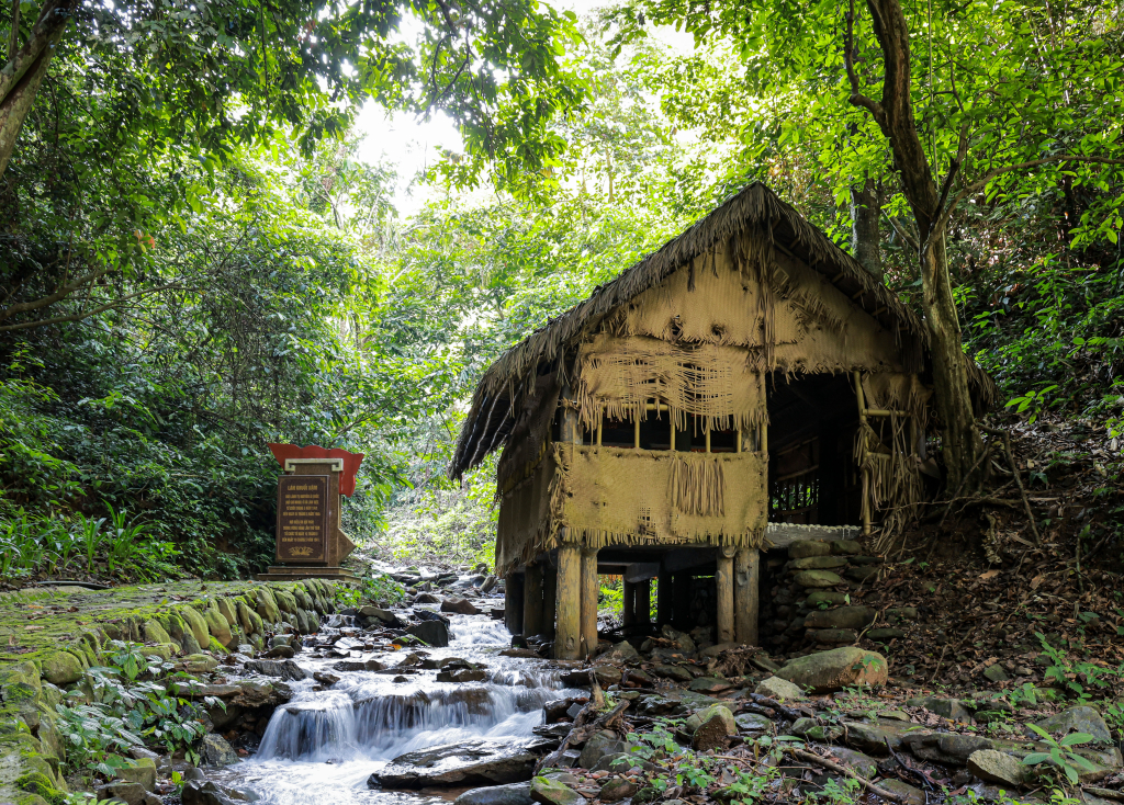 từ ngày 10/5 - 19/5/1941, Hội nghị lần thứ tám