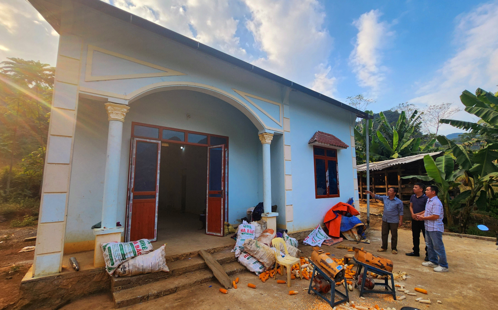 Nhiều hộ nghèo trên địa bàn huyện Hà Quảng được hỗ trợ xóa nhà tạm, nhà dột nát.