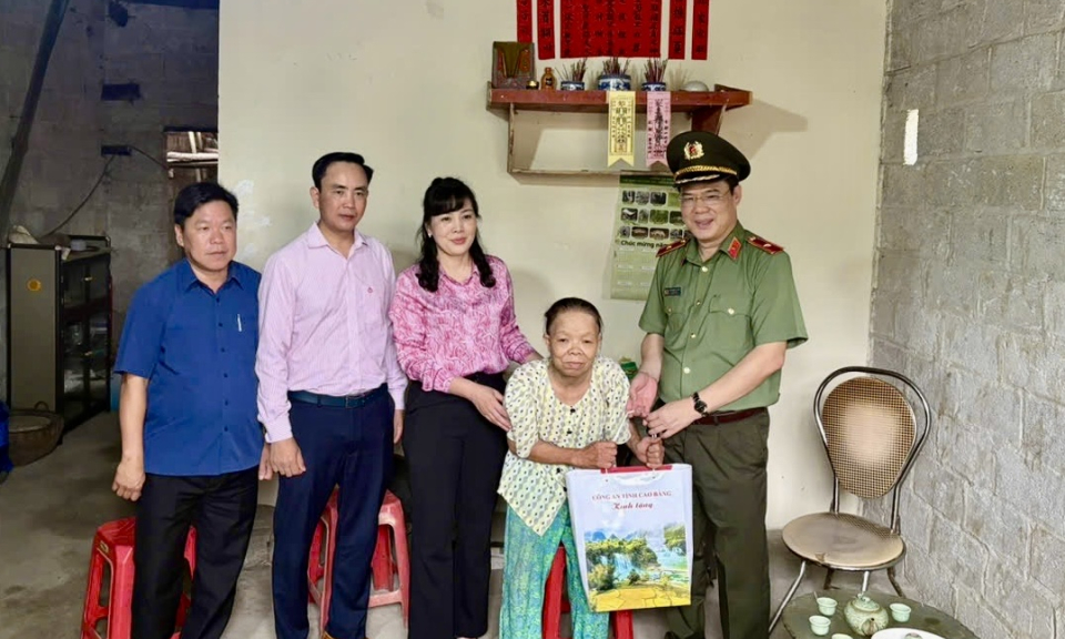 Ban Chỉ đạo thực hiện hỗ trợ xóa nhà tạm, nhà dột nát tỉnh kiểm tra tại huyện Trùng Khánh, Quảng Hòa
