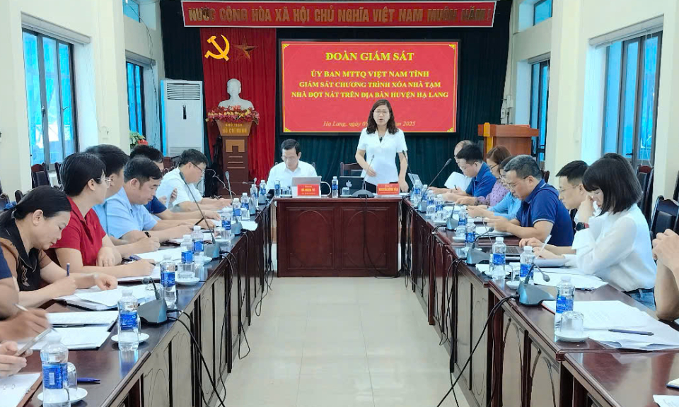 Đoàn giám sát tỉnh kiểm tra công tác thực hiện xóa nhà tạm, nhà dột nát tại huyện Hạ Lang