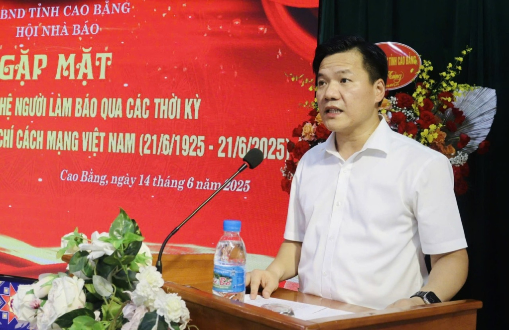 Phó Chủ tịch UBND tỉnh Trịnh Trường Huy phát biểu tại buổi gặp mặt.