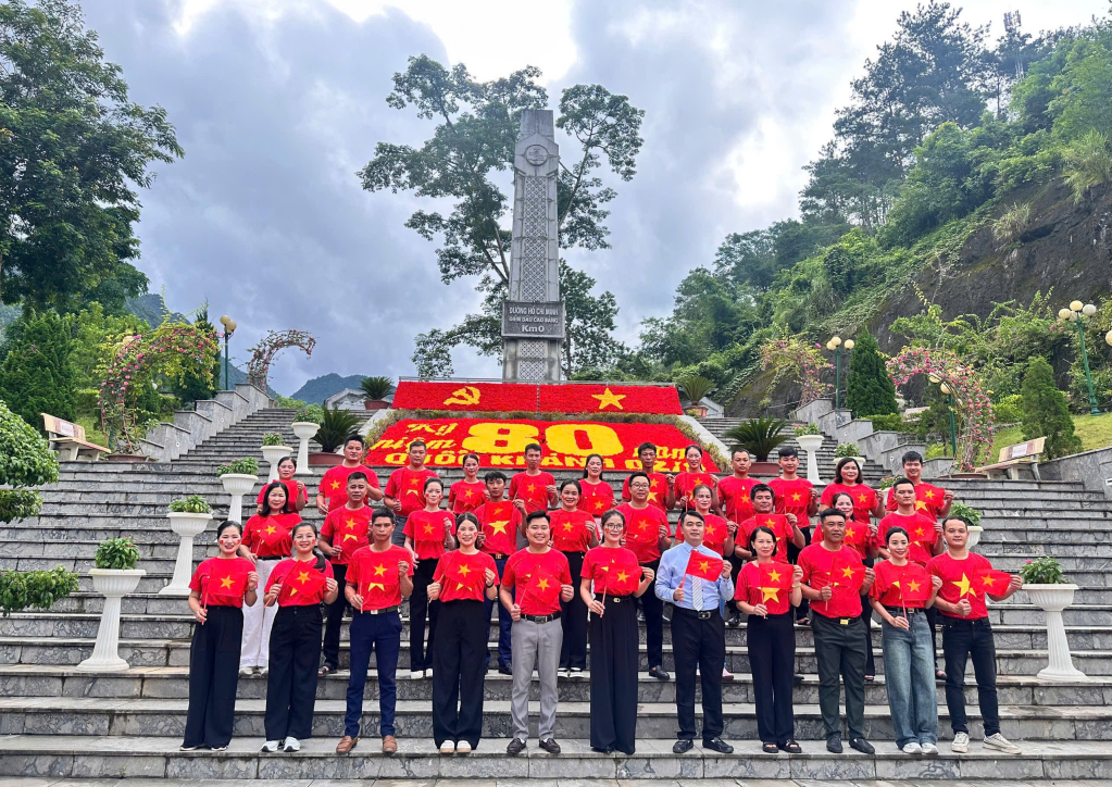 Các cơ quan, đơn vị cùng hưởng ứng Chào mừng kỷ niệm ngày trọng đại của đất nước tại Khu di tích Quốc gia Đặc biệt Pác Bó.