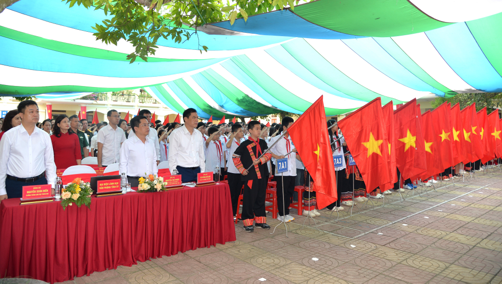 Phó Bí thư Thường trực Tỉnh ủy Vũ Hồng Quang dự Lễ khai giảng năm học 2025 - 2026 tại Trường THCS Hợp Giang