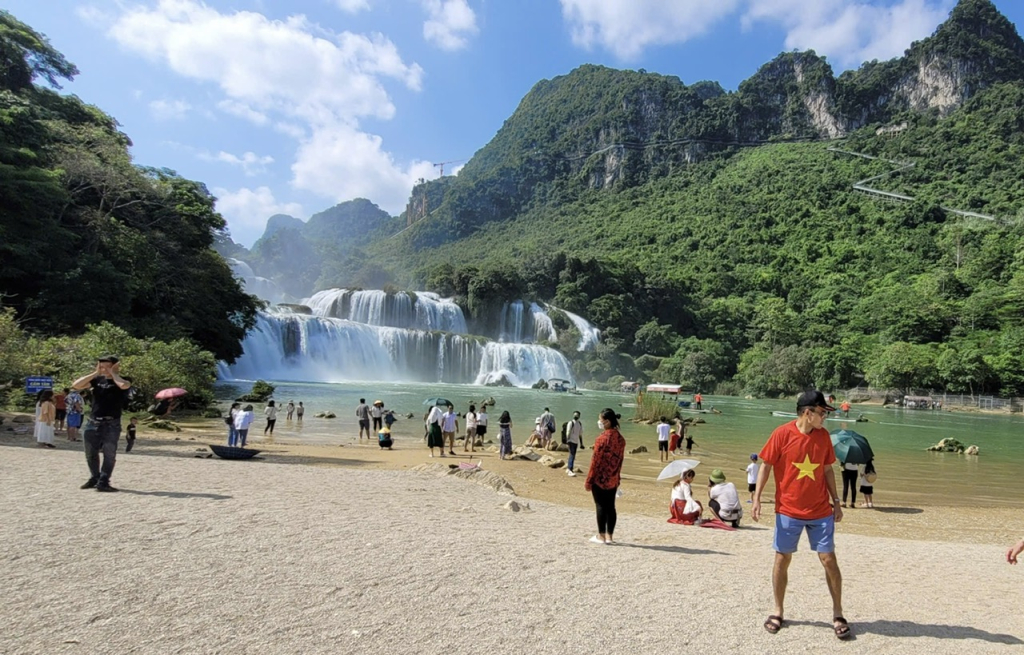 Với tiềm năng phong phú về du lịch, Đại hội Đảng bộ tỉnh lần thứ XX đã xây dựng phát triển du lịch bền vững là một trong ba chương trình trọng tâm thực hiện nghị quyết của đại hội.