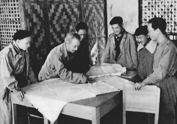Tháng 6/1950, Chủ tịch Hồ Chí Minh cùng Thường vụ Trung ương Đảng chủ trương mở chiến dịch lớn đánh địch trên tuyến biên giới Việt - Trung.