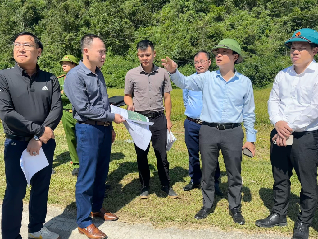 Chủ tịch UBND tỉnh Lê Hải Hòa khảo sát vị trí dự kiến xây dựng Trường Phổ thông nội trú liên cấp TH&THCS Trường Hà.