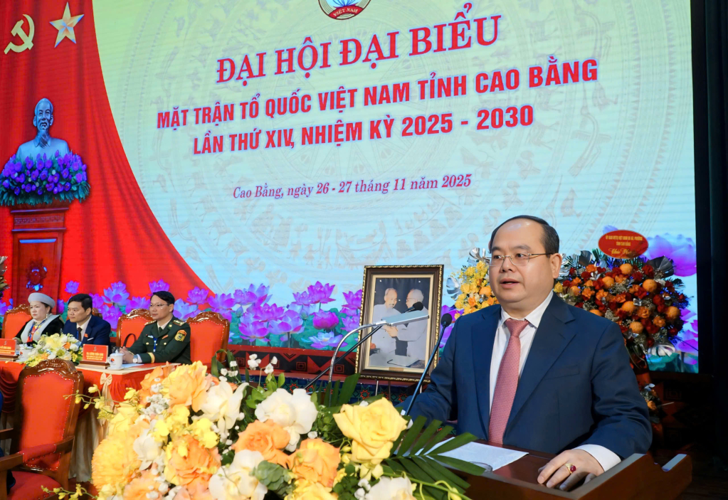 Đồng chí Quản Minh Cường, Bí thư Tỉnh ủy, Trưởng đoàn ĐBQH tỉnh phát biểu chỉ đạo tại Đại hội.