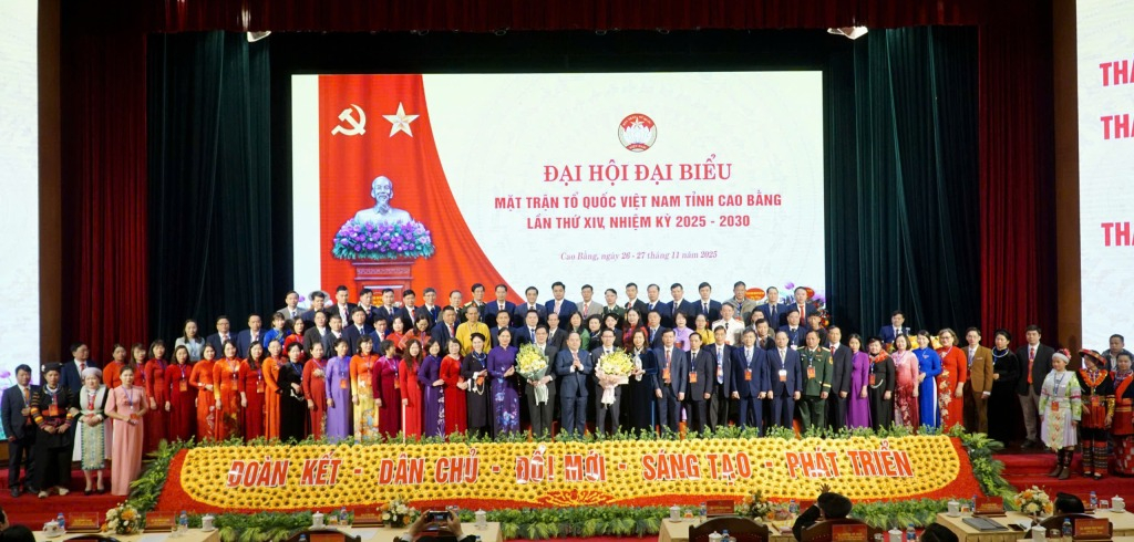 Các vị Ủy viên Ủy ban MTTQ Việt Nam tỉnh khóa XIV, nhiệm kỳ 2025 – 2030 ra mắt Đại hội.