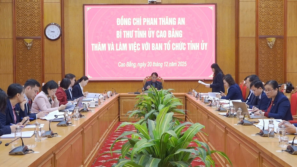 Toàn cảnh buổi làm việc.